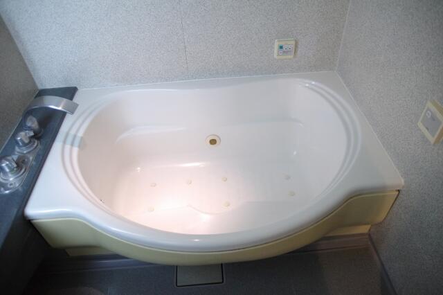 N HOTEL(千葉市中央区/ラブホテル)の写真『402号室　ブロアバス機能付き浴槽』by マーケンワン