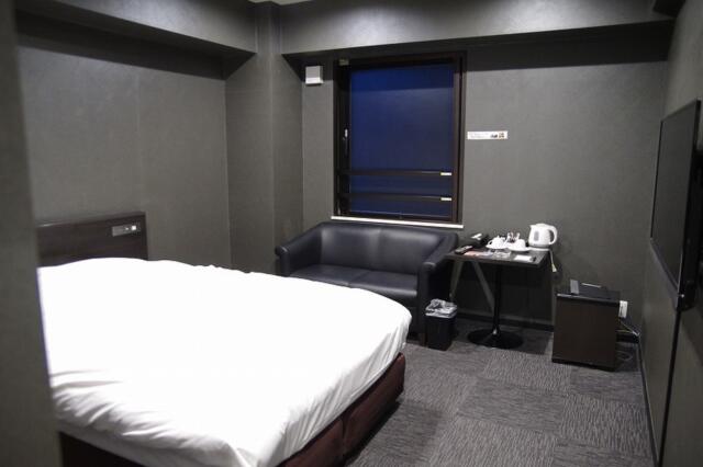 Hotel PARMAN(千葉市中央区/ラブホテル)の写真『406号室　入口方向からの居室』by マーケンワン