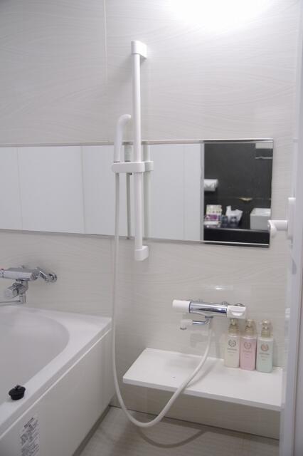 Hotel PARMAN(千葉市中央区/ラブホテル)の写真『406号室　シャワー』by マーケンワン