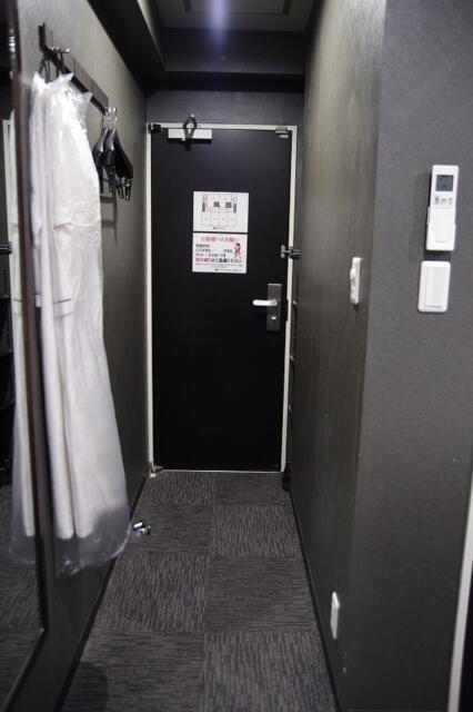Hotel PARMAN(千葉市中央区/ラブホテル)の写真『406号室　玄関周辺』by マーケンワン