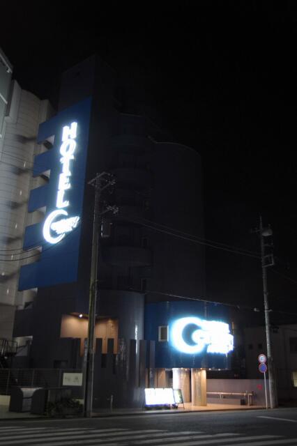 ホテル センチュリーANNEX(千葉市中央区/ラブホテル)の写真『夜の外観』by マーケンワン