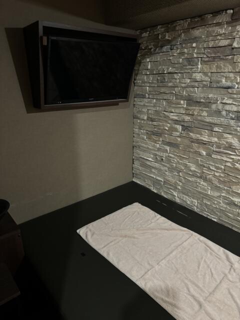 レンタルルーム パラオ(立川市/ラブホテル)の写真『13番ルーム　テレビとベッド』by ニーソ