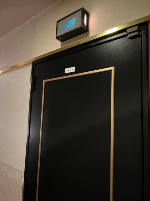ホテル ソレリアン(神戸市中央区/ラブホテル)の写真『106号室　入り口ドア（外から）』by 神戸のりんごちゃん