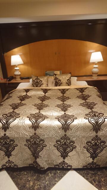 HOTEL RAY FIELD(墨田区/ラブホテル)の写真『402号室、ベッド。豪華でふかふかです』by ビデ三郎
