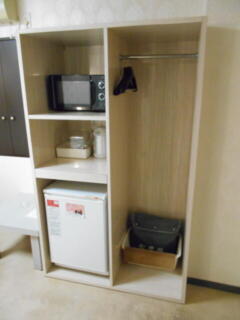 ニューポート(立川市/ラブホテル)の写真『201号室、電子レンジと冷蔵庫など』by もんが～
