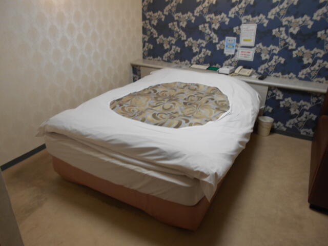 ニューポート(立川市/ラブホテル)の写真『201号室、ベッド』by もんが～