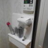 ニューポート(立川市/ラブホテル)の写真『201号室、ドライヤー類とお風呂の温度調整器？』by もんが～