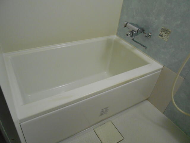 ホテルシティ(立川市/ラブホテル)の写真『302号室、浴槽』by もんが～