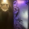 SARA船橋(船橋市/ラブホテル)の写真『入口自動ドアとSARA蜥蜴？のオブジェも美しい』by festa9