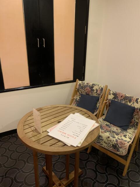 愛麒麟（アイキリン）(大阪市/ラブホテル)の写真『503号室　入って左手にあるテーブルとイス』by PINK SCORPION