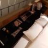HOTEL GRAN (グラン)(さいたま市緑区/ラブホテル)の写真『318号室、ベッド脇のパネル。奥には電マあり』by 春風拳