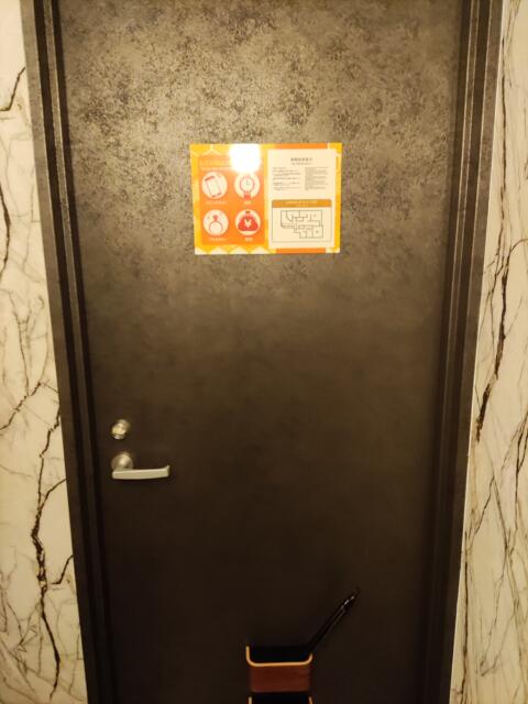 WEST ONE（ウエストワン）(豊島区/ラブホテル)の写真『102号室 玄関』by じんだいじ