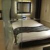 DESIGN HOTEL NOX(ノクス)(品川区/ラブホテル)の写真『702号室のベッドスペース、チョイ狭いがこのホテルでは仕方無しか』by ヒロくん!