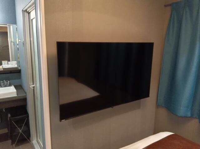 HOTEL WILL BASE浦安(浦安市/ラブホテル)の写真『303号室、TVは壁掛けです。(24,1)』by キジ