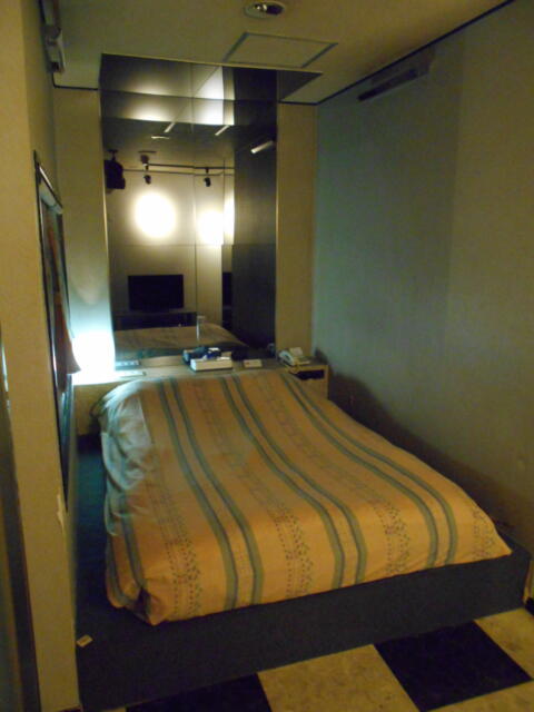 キャメルイン(立川市/ラブホテル)の写真『315号室、ベッド』by もんが～