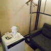 キャメルイン(立川市/ラブホテル)の写真『315号室、ハンガーと冷蔵庫など』by もんが～