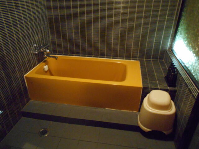 キャメルイン(立川市/ラブホテル)の写真『315号室、浴槽』by もんが～