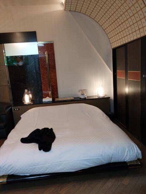 ラモード新宿(新宿区/ラブホテル)の写真『706号室　ベッド幅はかなり広い』by あいりん