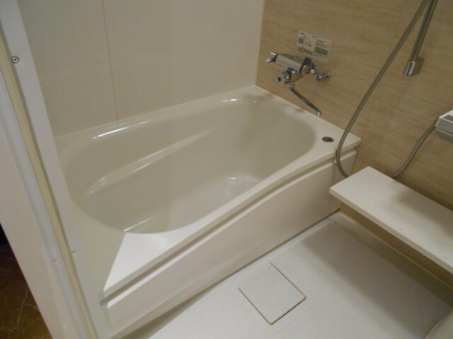 ホテルシティ(立川市/ラブホテル)の写真『307号室、浴槽』by もんが～