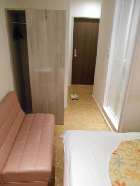 ホテルシティ(立川市/ラブホテル)の写真『307号室、部屋奥から入り口方向』by もんが～
