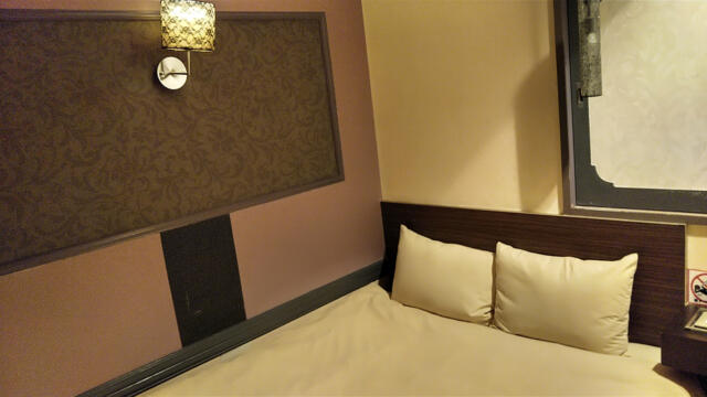 キング(豊島区/ラブホテル)の写真『802号室 ベッド周辺（５）』by 午前３時のティッシュタイム