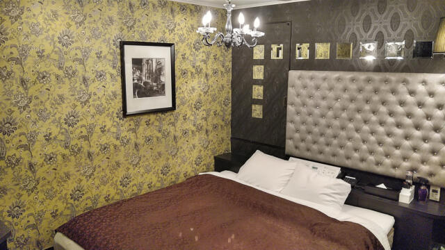 HOTEL LOHAS(墨田区/ラブホテル)の写真『303号室 ベッド周辺（４）』by 午前３時のティッシュタイム