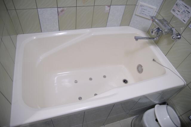 HOTEL STATION リオン(台東区/ラブホテル)の写真『301号室　ブロアバス機能付き浴槽』by マーケンワン