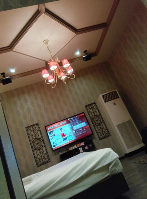 HOTEL 555(伊豆の国市/ラブホテル)の写真『104号室、室内の屋根が高いです。(24,1)』by キジ
