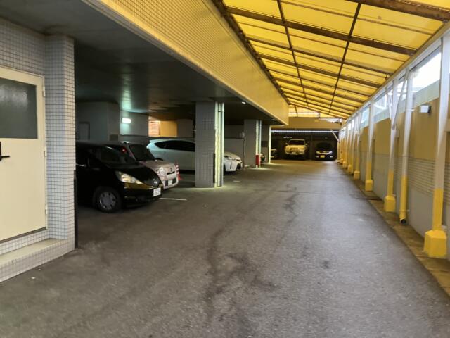 ホテル ウォーターゲート鹿児島(鹿児島市/ラブホテル)の写真『駐車場①』by hireidenton