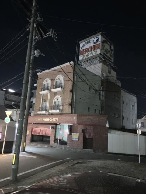 ホテル メルヘン(熊本市/ラブホテル)の写真『夜の外観②』by hireidenton