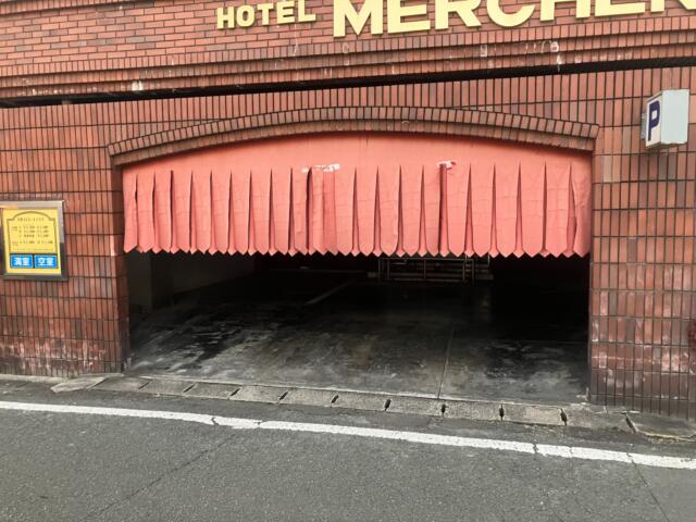 ホテル メルヘン(熊本市/ラブホテル)の写真『駐車場の入り口』by hireidenton