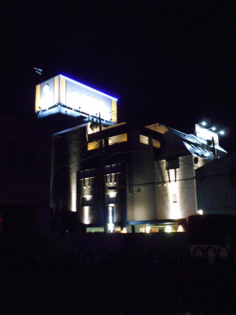HOTEL GRAN. 昭島店(昭島市/ラブホテル)の写真『夜の外観』by もんが～