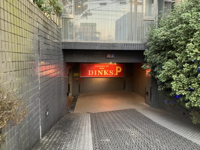 DINKS（ディンクス）(熊本市/ラブホテル)の写真『駐車場入り口』by hireidenton