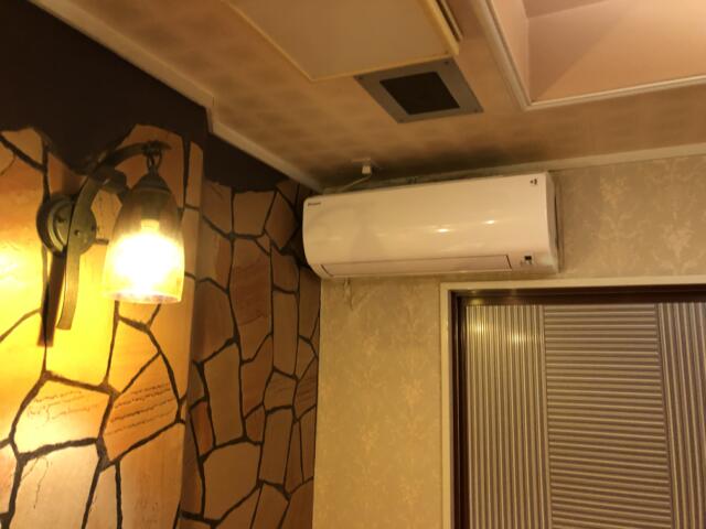 HOTEL アムール(台東区/ラブホテル)の写真『205号室　暖房効かせました。』by みこすりはん