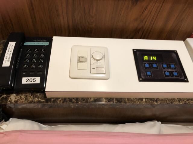 HOTEL アムール(台東区/ラブホテル)の写真『205号室　電話・照明・有線』by みこすりはん