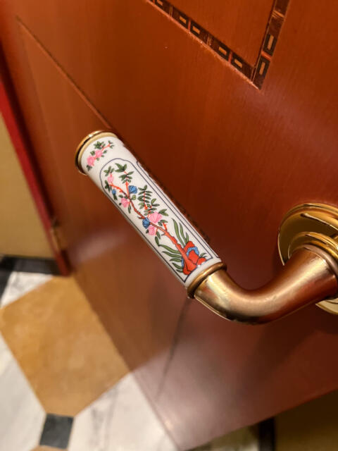 HOTEL SULATA渋谷道玄坂(渋谷区/ラブホテル)の写真『211号室　お洒落なドアノブ』by INA69