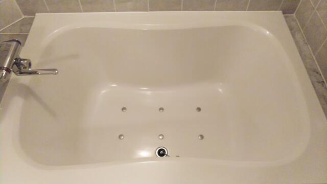 HOTEL SARA sweet（サラスイート）(墨田区/ラブホテル)の写真『203号室 バスルーム浴槽』by 午前３時のティッシュタイム