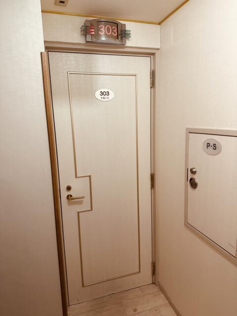 KAHNI（カーニ）(台東区/ラブホテル)の写真『303号室ドア』by miffy.GTI