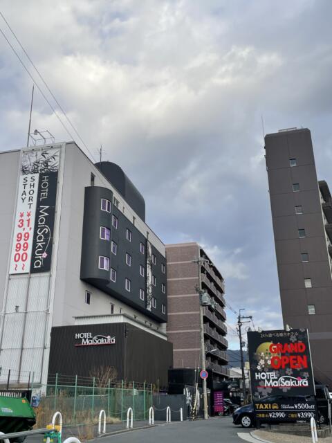 HOTEL Mai Sakura(マイサクラ)(奈良市/ラブホテル)の写真『409号室、昼間の外観』by ジャーミン