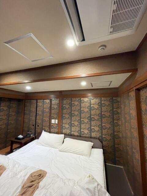 HOTEL Mai Sakura(マイサクラ)(奈良市/ラブホテル)の写真『409号室、ベッド』by ジャーミン