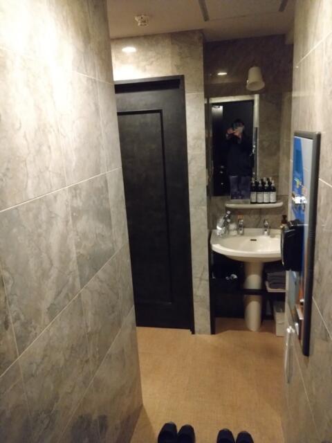 HOTEL K Omiya(さいたま市大宮区/ラブホテル)の写真『307号室　玄関から洗面所』by beat takeshi