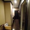 HOTEL St.PAULIA（セントポーリア）本庄(本庄市/ラブホテル)の写真『406号室・寝室から右手が浴室、左奥に洗面台』by どらねこどらどら