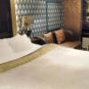 HOTEL GRANSKY（グランスカイ）(墨田区/ラブホテル)の写真『202号室 ベッド周辺（４）』by 午前３時のティッシュタイム