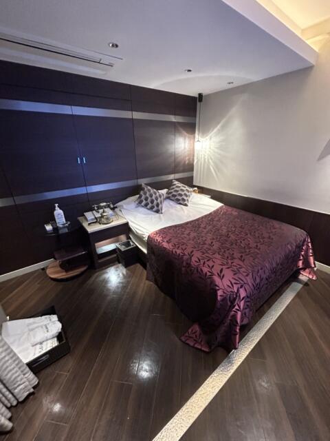 ホテルモアナ(新宿区/ラブホテル)の写真『501号室ベッド』by 無法松
