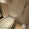 HOTEL SULATA渋谷道玄坂(渋谷区/ラブホテル)の写真『302号室　浴室　床がフローリングのようになってます』by ぴろりん