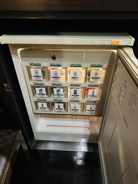 Asian P-Door(アジアンピードア)(台東区/ラブホテル)の写真『303号室販売用冷蔵庫』by miffy.GTI