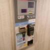 555motel湘南(藤沢市/ラブホテル)の写真『110号室、自動精算機です。(24,2)』by キジ