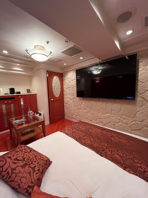 HOTEL SULATA渋谷道玄坂(渋谷区/ラブホテル)の写真『403号室　全景』by INA69