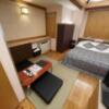 CANTI（キャンティ）(横浜市南区/ラブホテル)の写真『502号室テーブルとベッド』by tatsunofull