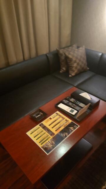 閉店？したホテル(ID:203861)(大阪市/ラブホテル)の写真『603号室・テーブル＆ソファ』by 郷ひろし（運営スタッフ）
